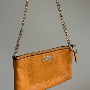 ORANGE PLEATHER COACH PURSE WITH GOLD CHAIN